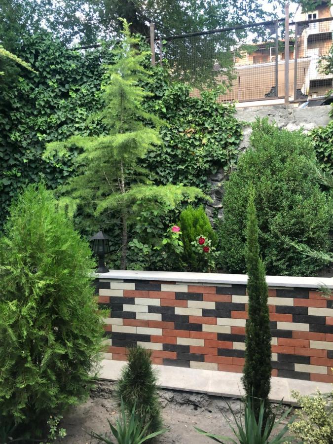 Karen Garden Inn Yerevan Bagian luar foto
