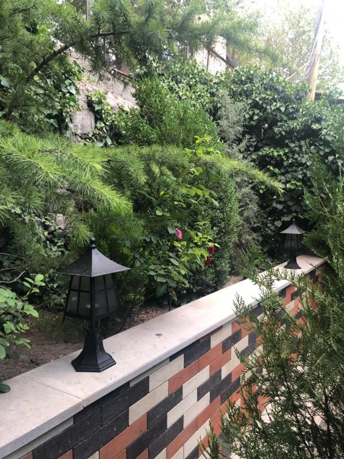 Karen Garden Inn Yerevan Bagian luar foto